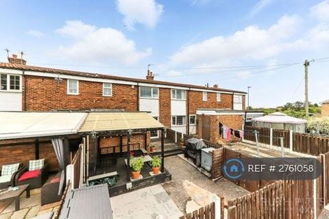 3 bedroom terraced house to rent, Hillcrest Avenue, Featherstone, Pontefract, WF7