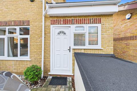 Studio to rent, Andrews Close, Harrow, HA1