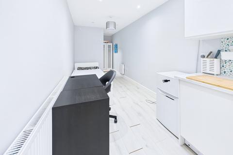 Studio to rent, Andrews Close, Harrow, HA1