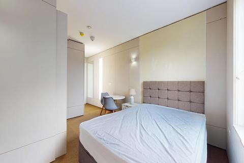 Studio to rent, Staines Road