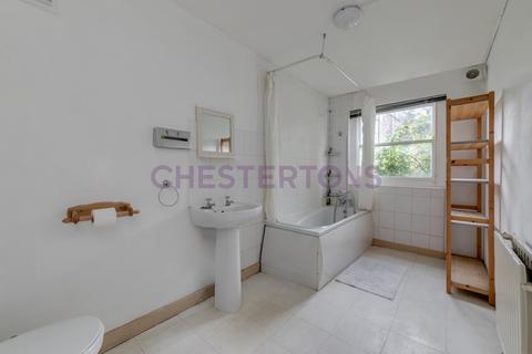 2 bedroom flat to rent, New Cross Road, London, SE14
