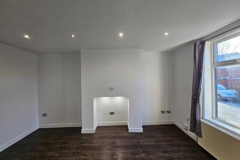 3 bedroom terraced house to rent, Torrington Street, Heywood