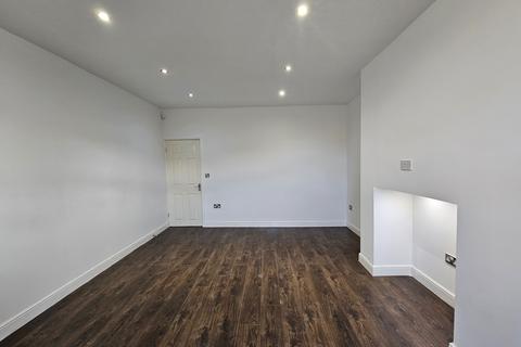 3 bedroom terraced house to rent, Torrington Street, Heywood