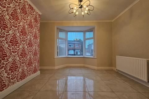 3 bedroom semi-detached house to rent, 20Haversham Road, Manchester