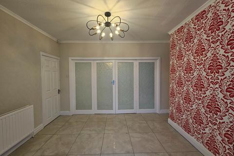3 bedroom semi-detached house to rent, 20Haversham Road, Manchester