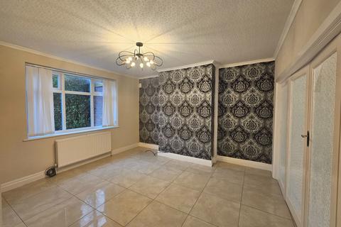 3 bedroom semi-detached house to rent, 20Haversham Road, Manchester