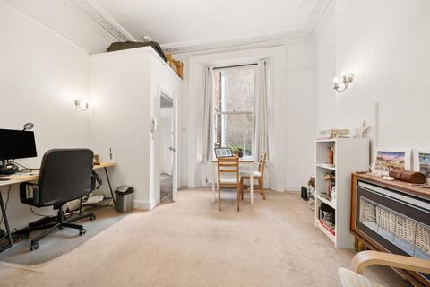 Studio to rent, Colville Road, London W11