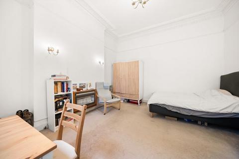 Studio to rent, Colville Road, London W11