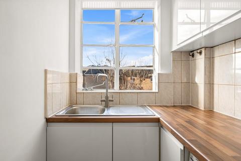 1 bedroom flat to rent, Wyke Road, London SW20