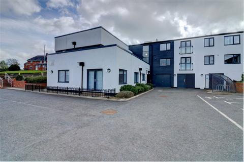 2 bedroom flat to rent, Woodhouse Lane, Swalwell, Newcastle upon Tyne, NE16