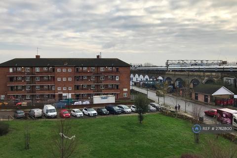 2 bedroom flat to rent, Bradley House, London, SE16