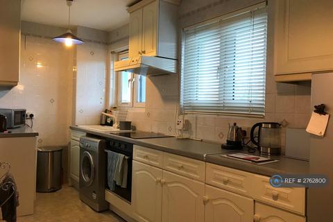 2 bedroom flat to rent, Bradley House, London, SE16