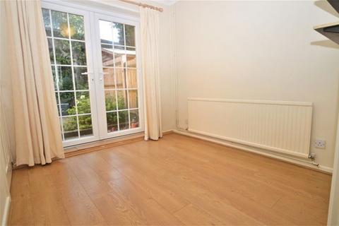 3 bedroom house to rent, Sefton Close, St Albans