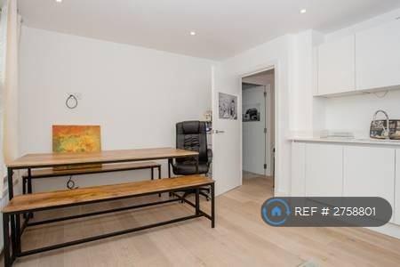 Kitchen / Dining
