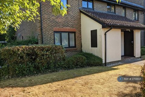 Studio to rent, Rickwood, Horley, RH6