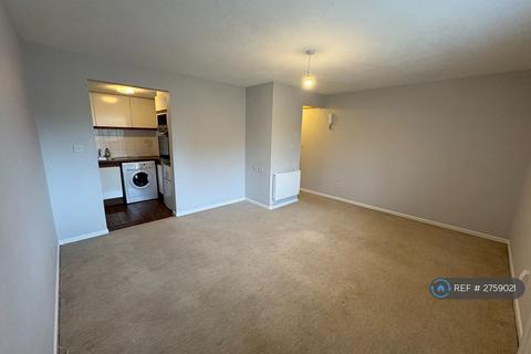 Studio to rent, Rickwood, Horley, RH6
