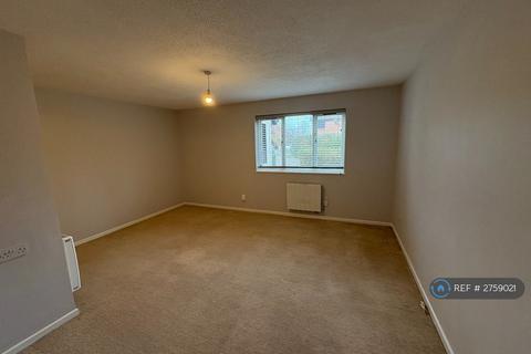 Studio to rent, Rickwood, Horley, RH6