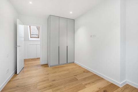 3 bedroom apartment to rent, Buckingham Gate, London, SW1E