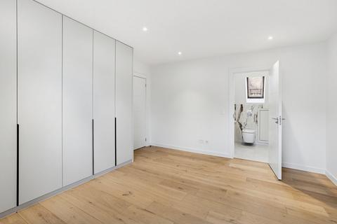 3 bedroom apartment to rent, Buckingham Gate, London, SW1E
