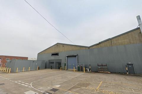 Warehouse to rent, The Causeway Maldon CM9 4GG