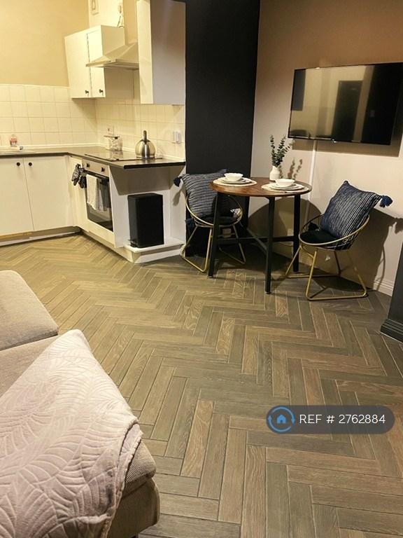 Open Plan Living Room/Kitchen