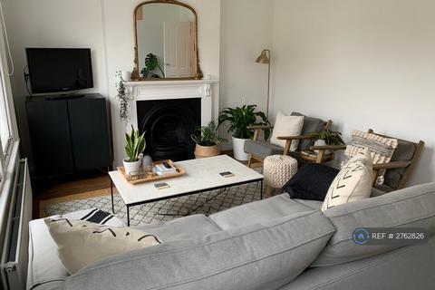 2 bedroom flat to rent, Oakhill Road, London, SW15