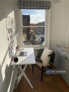 2 bedroom flat to rent, Oakhill Road, London, SW15