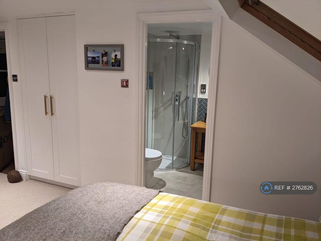 Bedroom (2nd Floor)