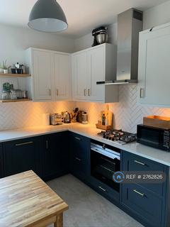 2 bedroom flat to rent, Oakhill Road, London, SW15