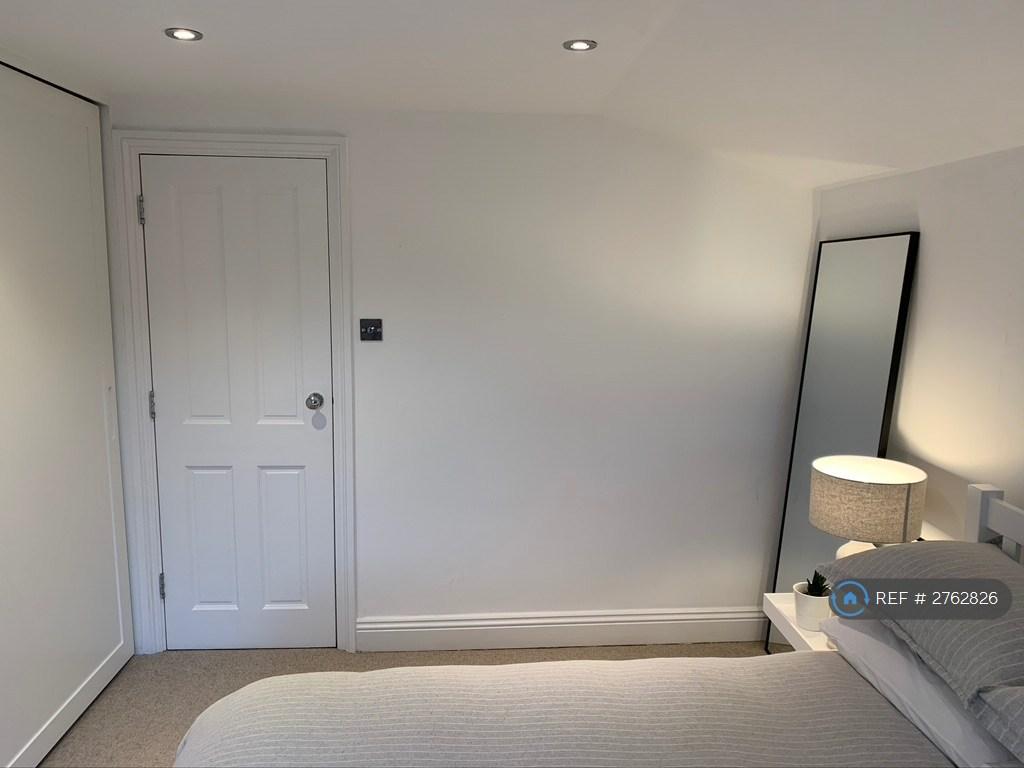 Bedroom (1st Floor)