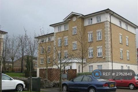 2 bedroom flat to rent, Monkwood Close, Romford, RM1