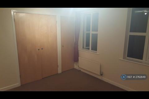 2 bedroom flat to rent, Monkwood Close, Romford, RM1