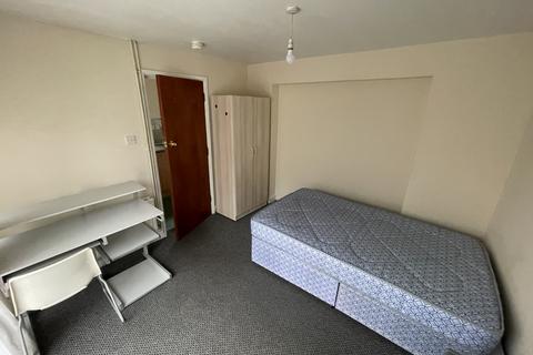 4 bedroom house to rent, Lace Street, Dunkirk NG7