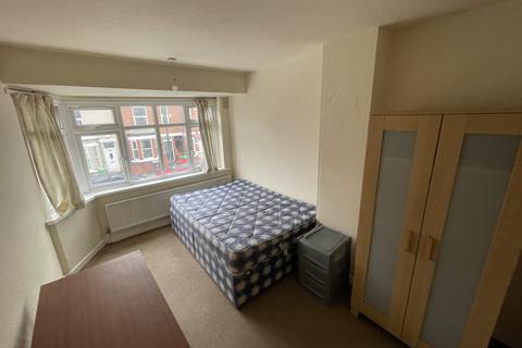 4 bedroom house to rent, Lace Street, Dunkirk NG7
