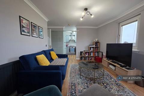 2 bedroom flat to rent, Leinster Court, Ilford, IG6