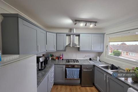 2 bedroom flat to rent, Leinster Court, Ilford, IG6
