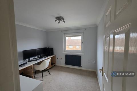 2 bedroom flat to rent, Leinster Court, Ilford, IG6