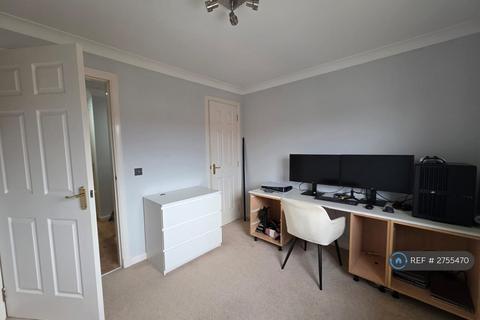 2 bedroom flat to rent, Leinster Court, Ilford, IG6