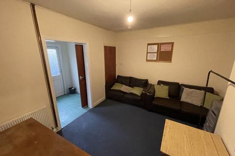 4 bedroom house to rent, Lace Street, Dunkirk NG7