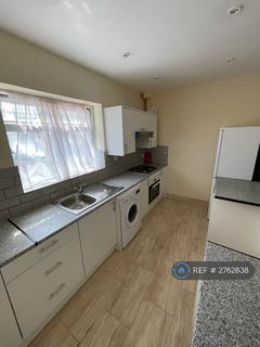 4 bedroom semi-detached house to rent, Stevens Road, Dagenham, RM8