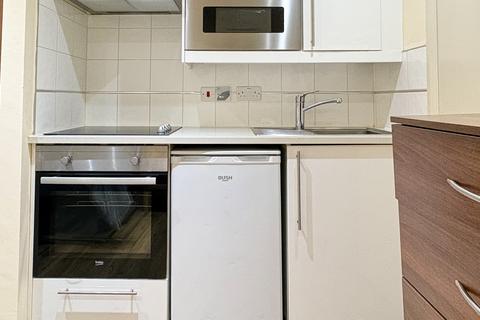 Studio to rent, High Road