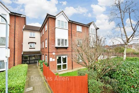 1 bedroom flat for sale, Cunningham Close, Romford RM6