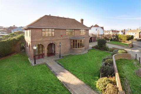 4 bedroom detached house for sale, Thurston Park, Whitstable