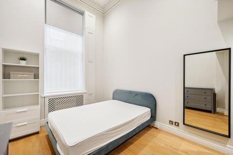 1 bedroom flat to rent, Boltons Place, London, SW5