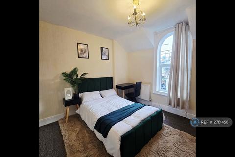 5 bedroom terraced house to rent, St. Leonards Road, Northampton, NN4