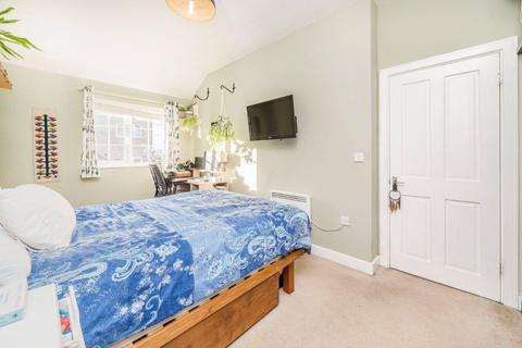 2 bedroom property for sale, Michael Close, Bow, London, E3