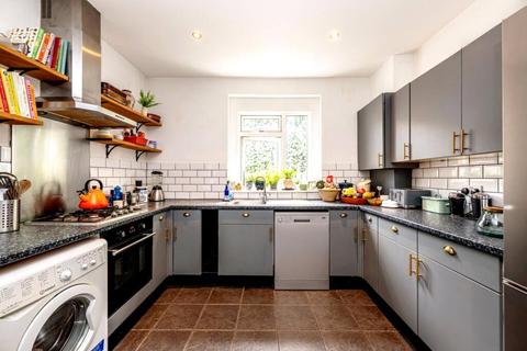 3 bedroom terraced house to rent, Holberton Gardens, London, NW10