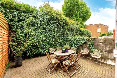 3 bedroom terraced house to rent, Holberton Gardens, London, NW10
