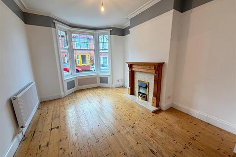 2 bedroom terraced house for sale, Tennyson Avenue, Scarborough