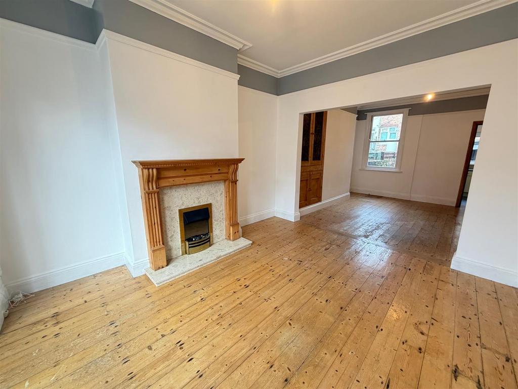 Front to dining room.jpg